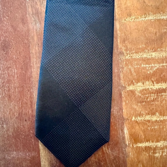 Michael Kors Black Silk Textured Tie - Picture 2 of 4